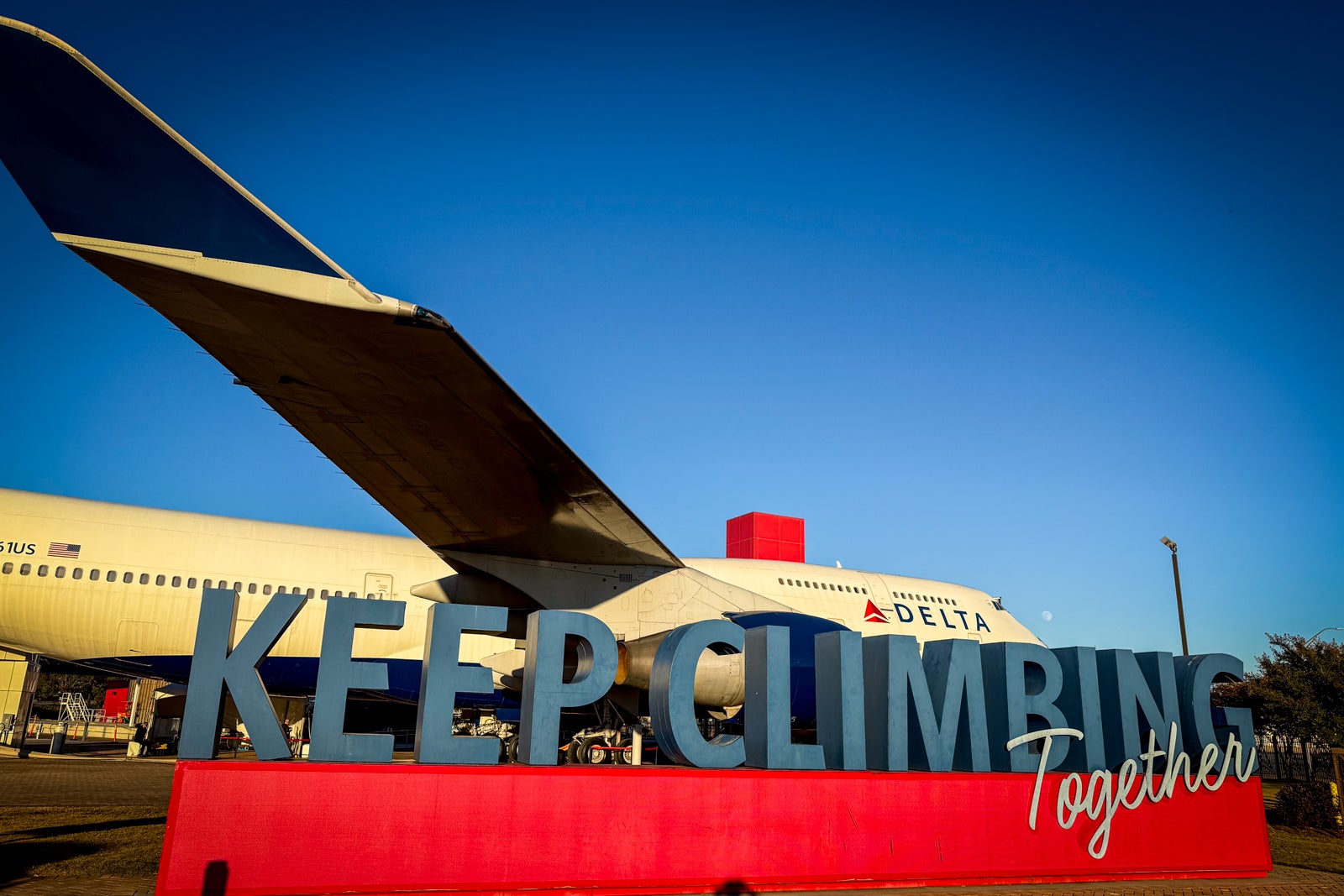 Check your email: Major airlines, including Delta and United, gifting elite status